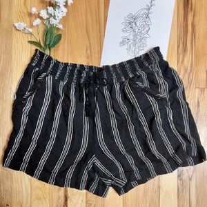 Shorts - Size XL Striped Loose Fit